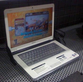 Sony Ape's the Macbook, Keyboard and All